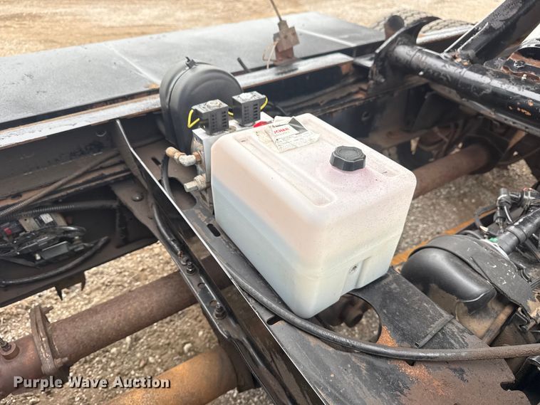 image for item NU9603 2016 Ford F550 Super Duty Crew Cab dump truck