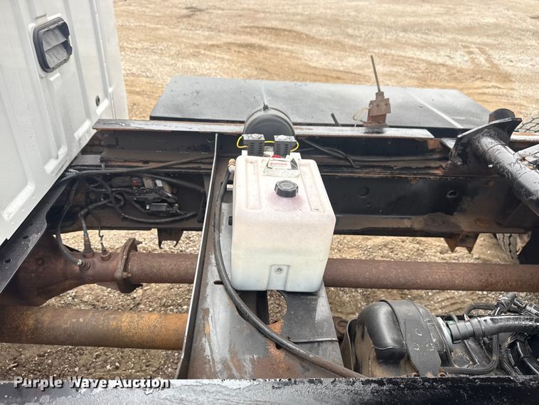 image for item NU9603 2016 Ford F550 Super Duty Crew Cab dump truck