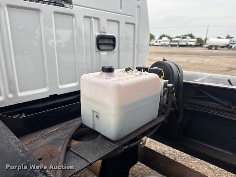 image for item NU9603 2016 Ford F550 Super Duty Crew Cab dump truck