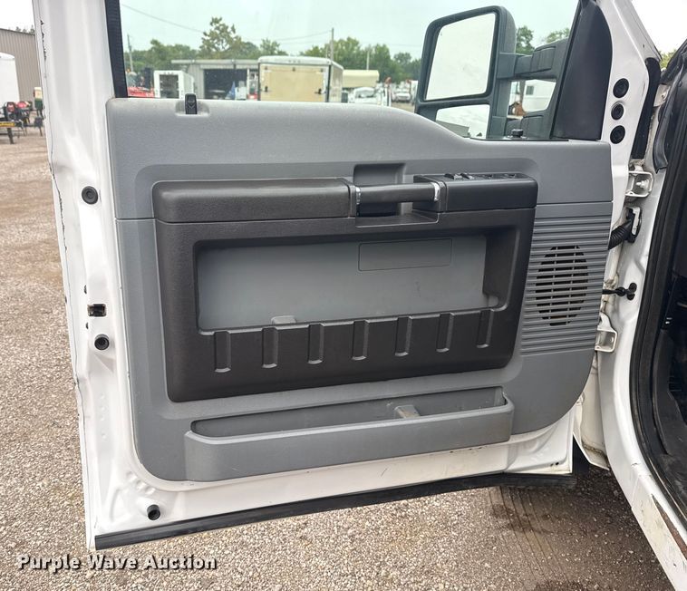 image for item NU9603 2016 Ford F550 Super Duty Crew Cab dump truck