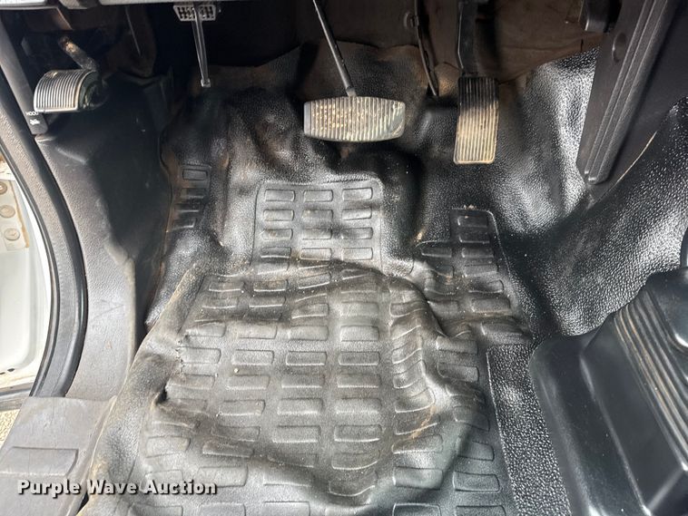 image for item NU9603 2016 Ford F550 Super Duty Crew Cab dump truck