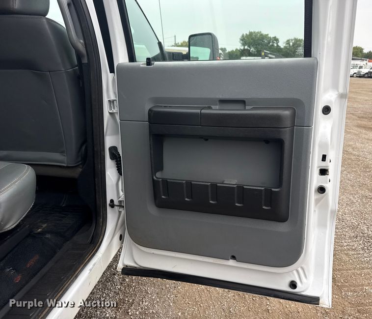 image for item NU9603 2016 Ford F550 Super Duty Crew Cab dump truck