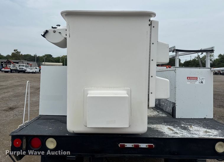 image for item NU9604 2008 Ford F450 Super Duty bucket truck