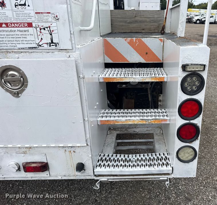 image for item NU9614 2012 Freightliner Business Class M2 crane truck