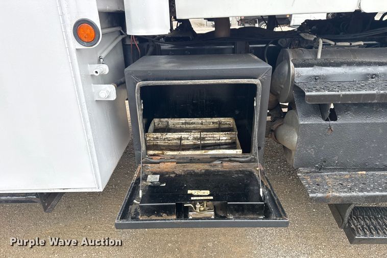 image for item NU9614 2012 Freightliner Business Class M2 crane truck