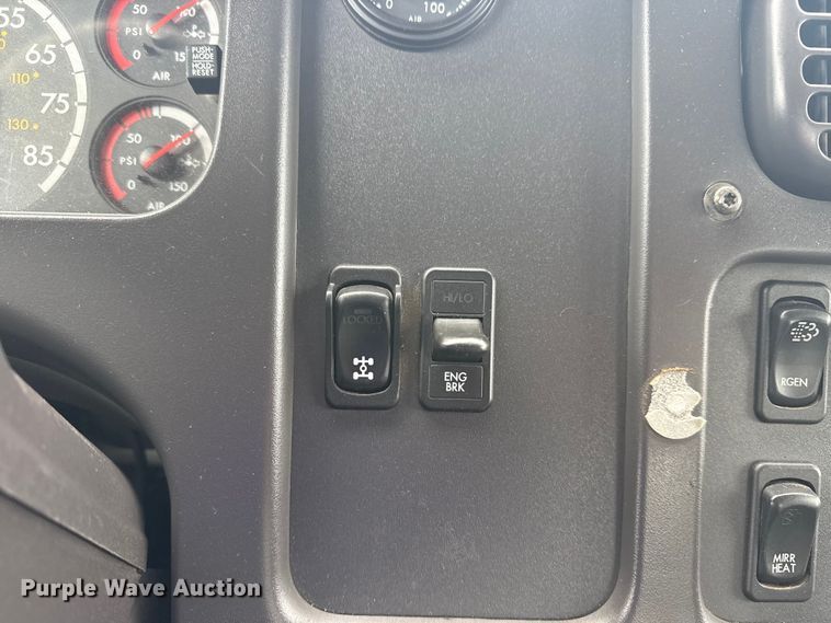 image for item NU9614 2012 Freightliner Business Class M2 crane truck