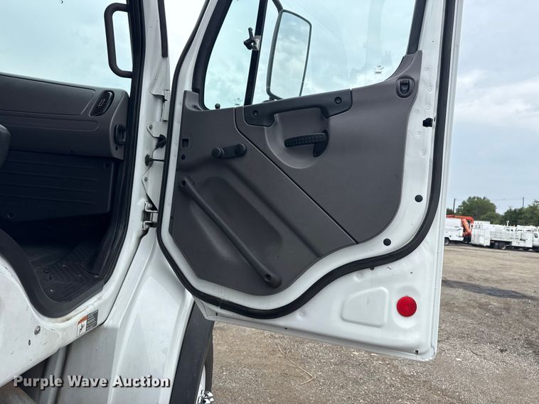 image for item NU9614 2012 Freightliner Business Class M2 crane truck