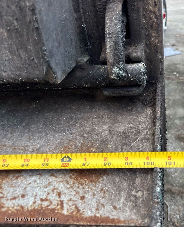 image for item YA0633 2016 Peterbilt 367 dump truck