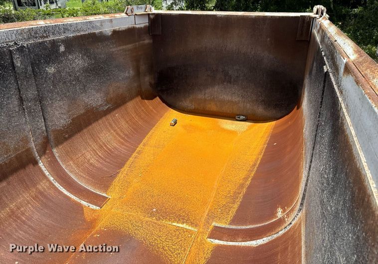 image for item YA0633 2016 Peterbilt 367 dump truck