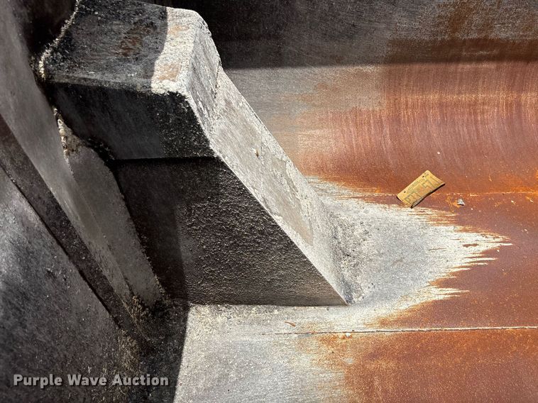 image for item YA0633 2016 Peterbilt 367 dump truck