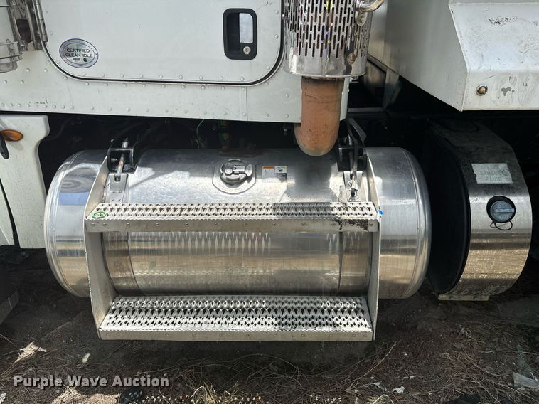 image for item YA0633 2016 Peterbilt 367 dump truck