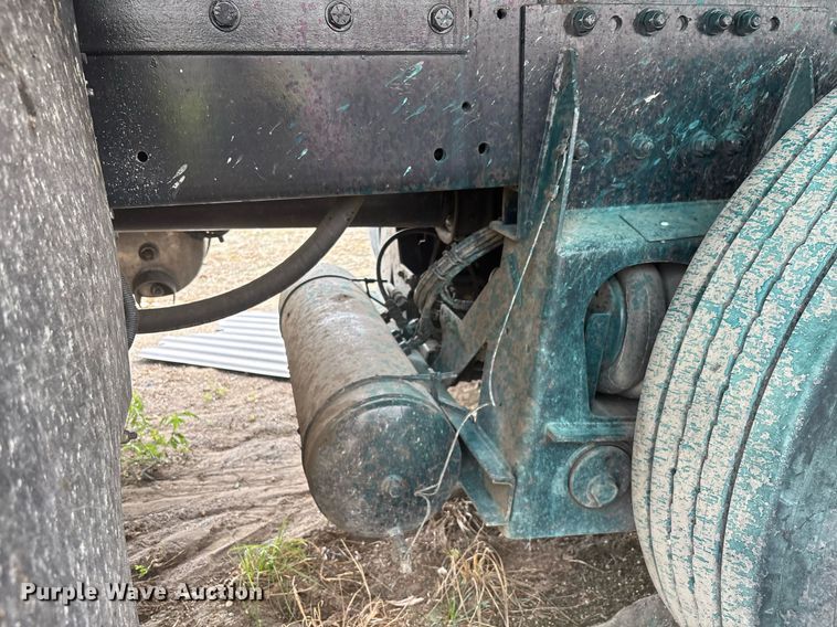 image for item YA0633 2016 Peterbilt 367 dump truck