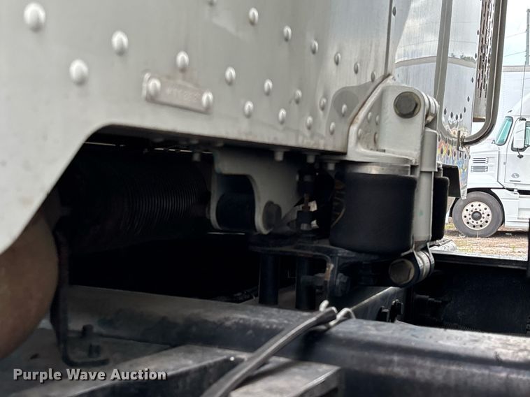 image for item YA0633 2016 Peterbilt 367 dump truck