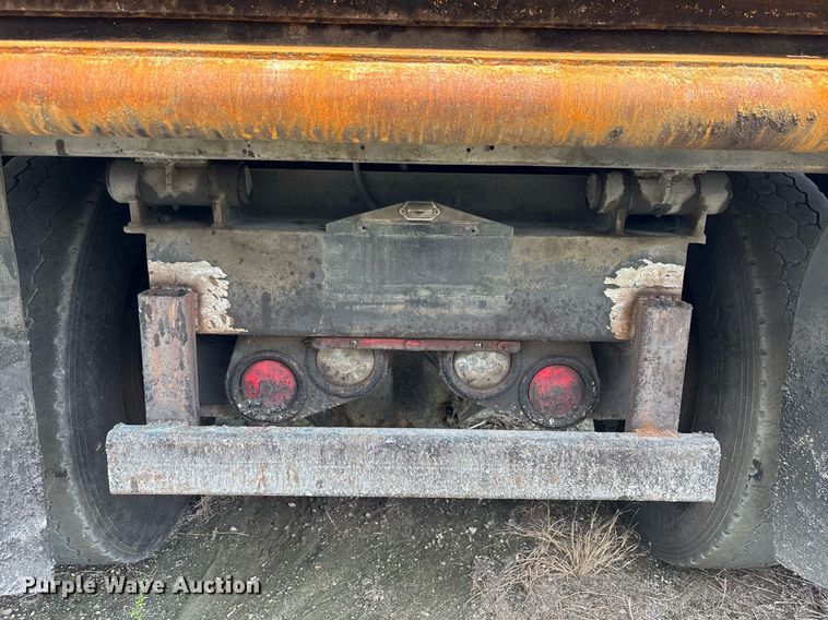 image for item YA0633 2016 Peterbilt 367 dump truck