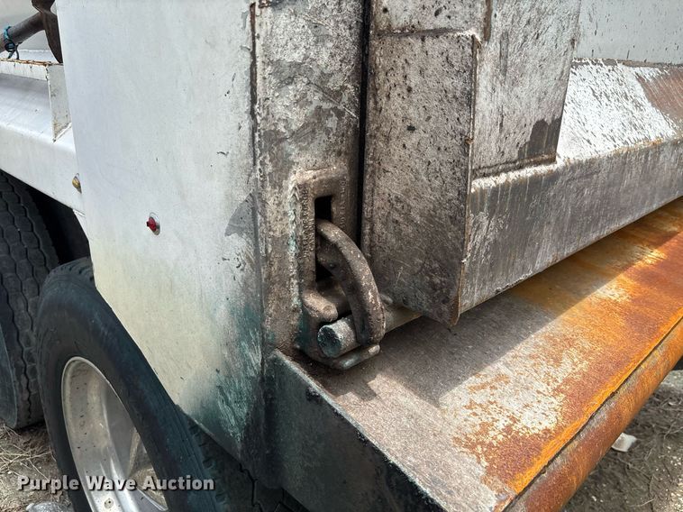 image for item YA0633 2016 Peterbilt 367 dump truck