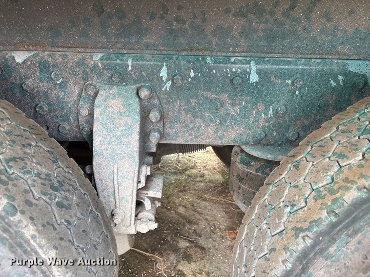 image for item YA0633 2016 Peterbilt 367 dump truck