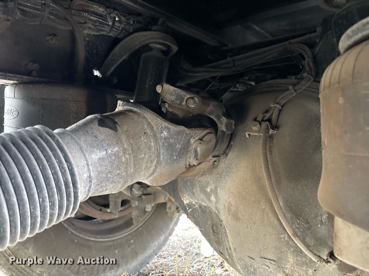 image for item YA0633 2016 Peterbilt 367 dump truck