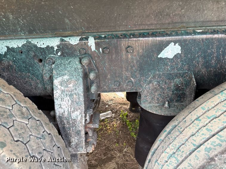 image for item YA0633 2016 Peterbilt 367 dump truck