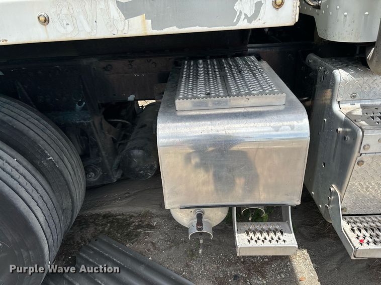 image for item YA0633 2016 Peterbilt 367 dump truck