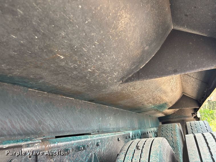 image for item YA0633 2016 Peterbilt 367 dump truck