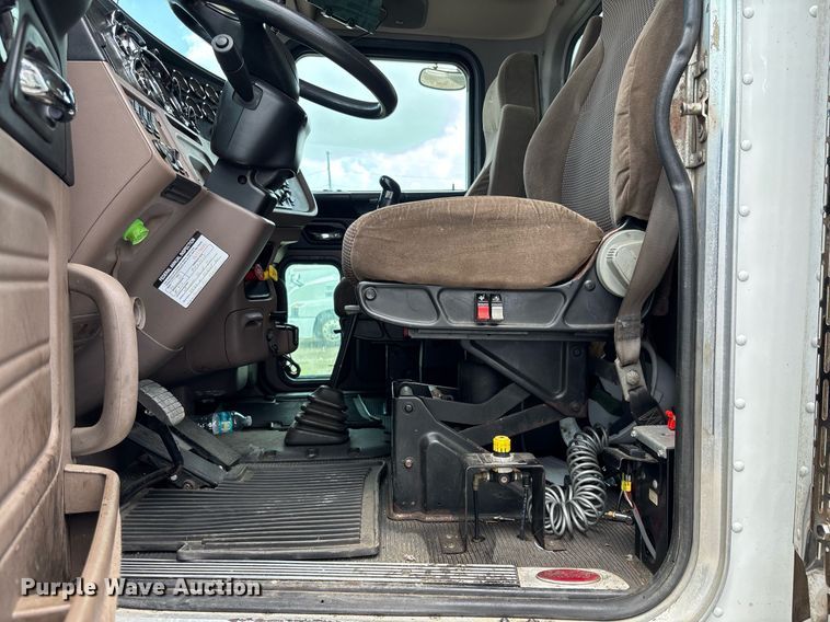 image for item YA0633 2016 Peterbilt 367 dump truck