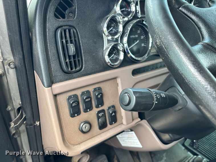 image for item YA0633 2016 Peterbilt 367 dump truck