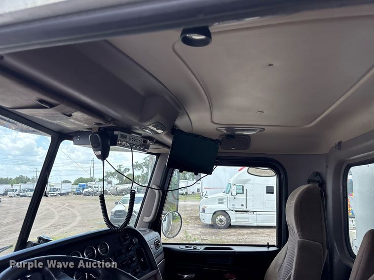 image for item YA0633 2016 Peterbilt 367 dump truck