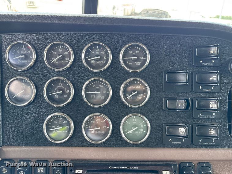 image for item YA0633 2016 Peterbilt 367 dump truck