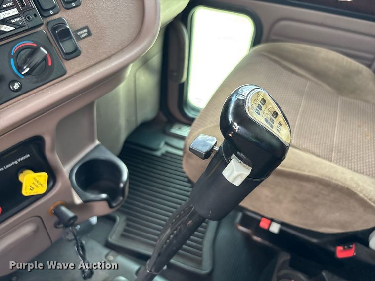 image for item YA0633 2016 Peterbilt 367 dump truck