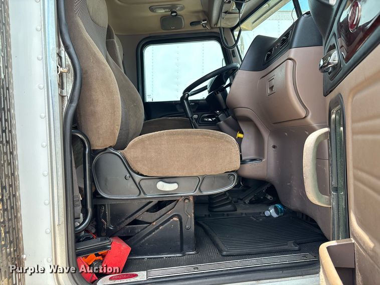 image for item YA0633 2016 Peterbilt 367 dump truck