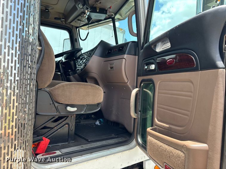 image for item YA0633 2016 Peterbilt 367 dump truck