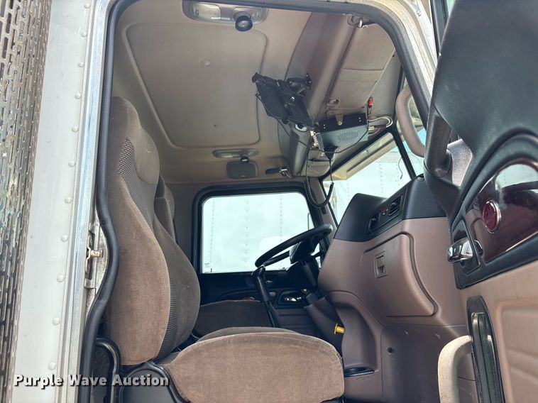 image for item YA0633 2016 Peterbilt 367 dump truck