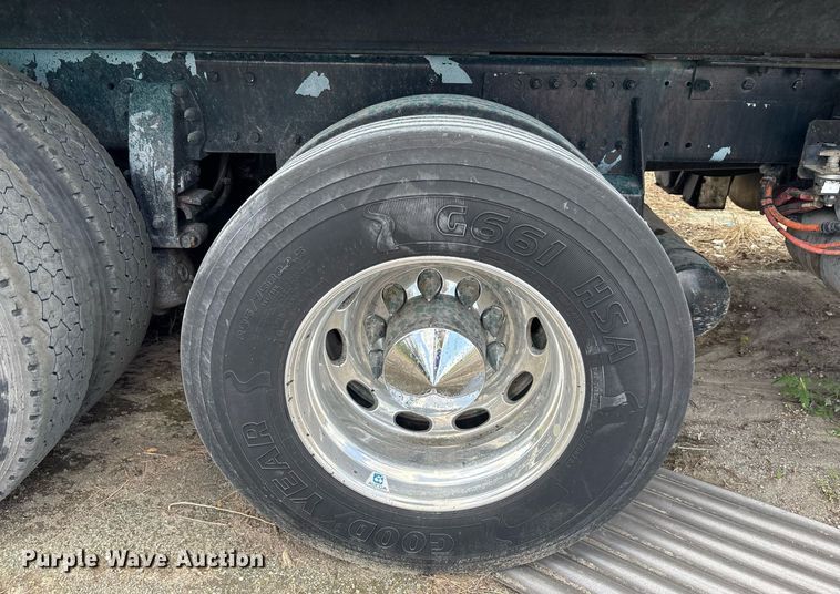 image for item YA0633 2016 Peterbilt 367 dump truck