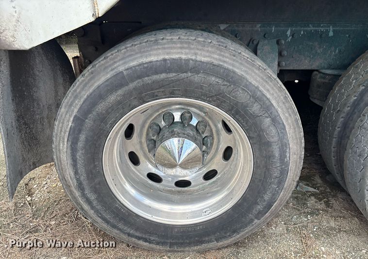 image for item YA0633 2016 Peterbilt 367 dump truck