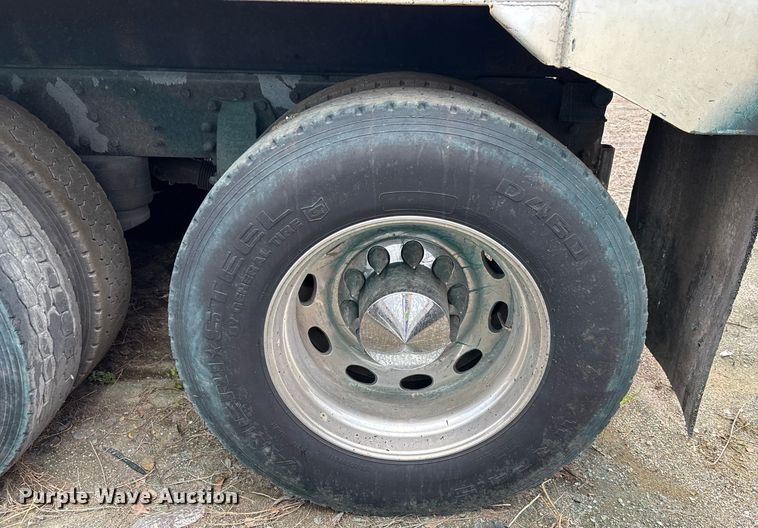 image for item YA0633 2016 Peterbilt 367 dump truck