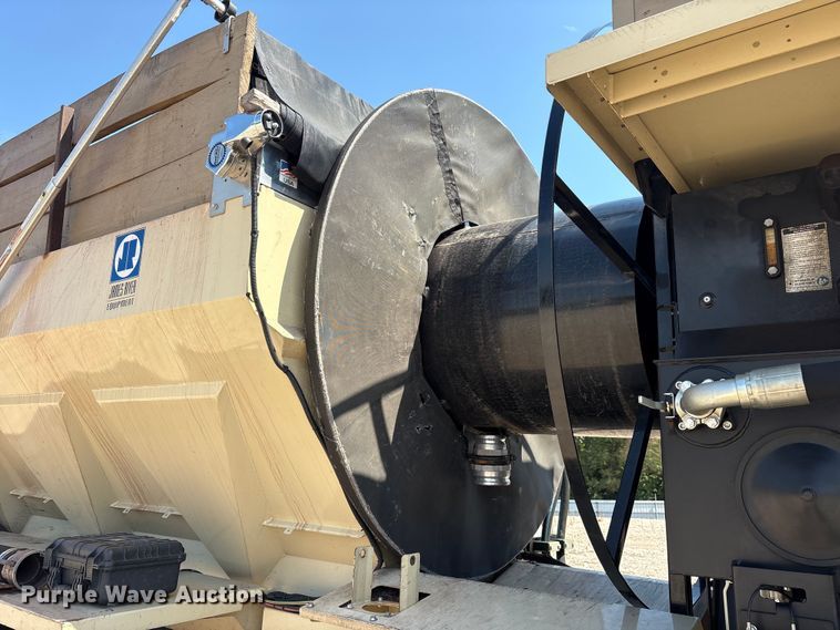 image for item YA0943 2015 Freightliner  M2 truck chassis with Finn MBX10 material blower