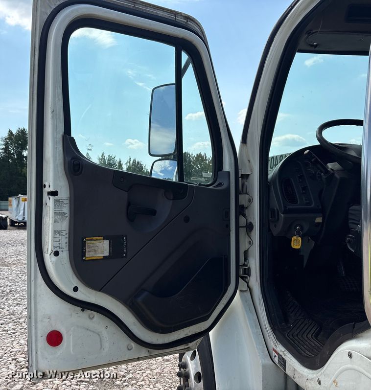 image for item YA0943 2015 Freightliner  M2 truck chassis with Finn MBX10 material blower