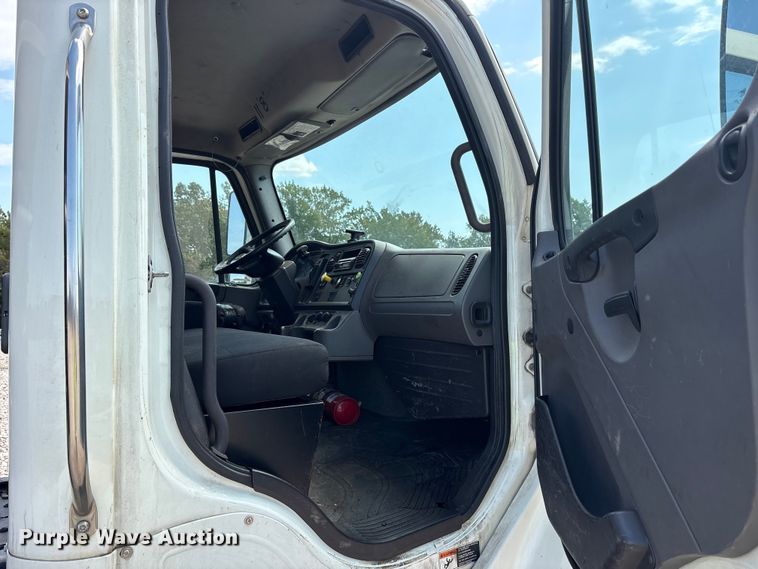 image for item YA0943 2015 Freightliner  M2 truck chassis with Finn MBX10 material blower