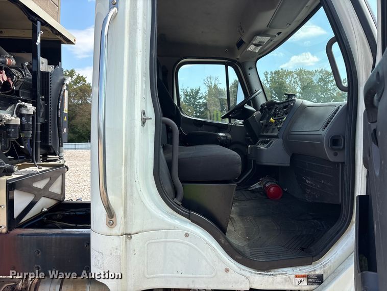 image for item YA0943 2015 Freightliner  M2 truck chassis with Finn MBX10 material blower