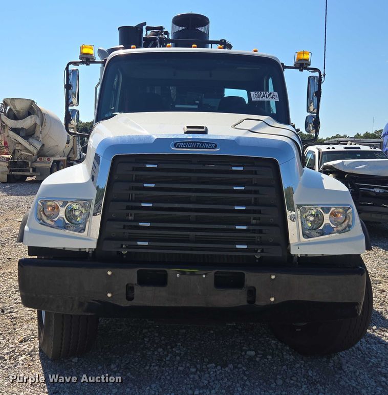 image for item YA1021 2025 Freightliner 114SD hydrovac truck