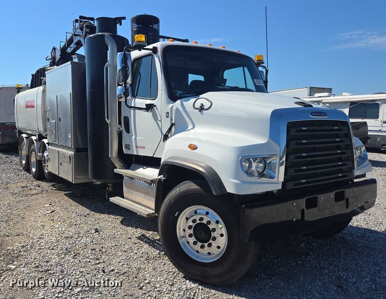 image for item YA1021 2025 Freightliner 114SD hydrovac truck