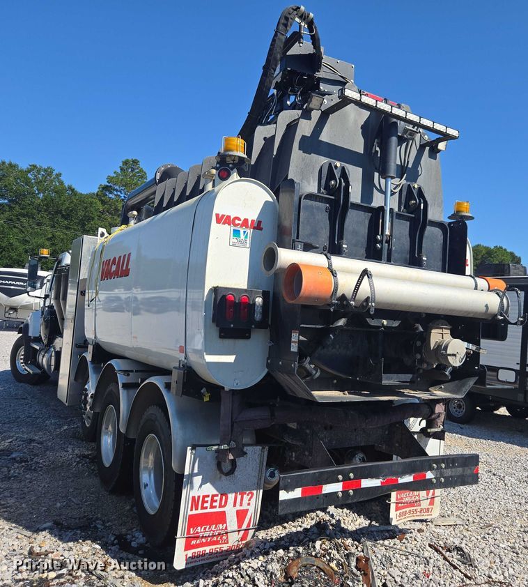 image for item YA1021 2025 Freightliner 114SD hydrovac truck