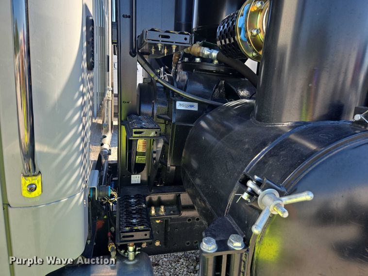 image for item YA1021 2025 Freightliner 114SD hydrovac truck