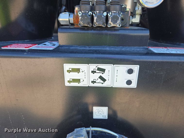 image for item YA1021 2025 Freightliner 114SD hydrovac truck