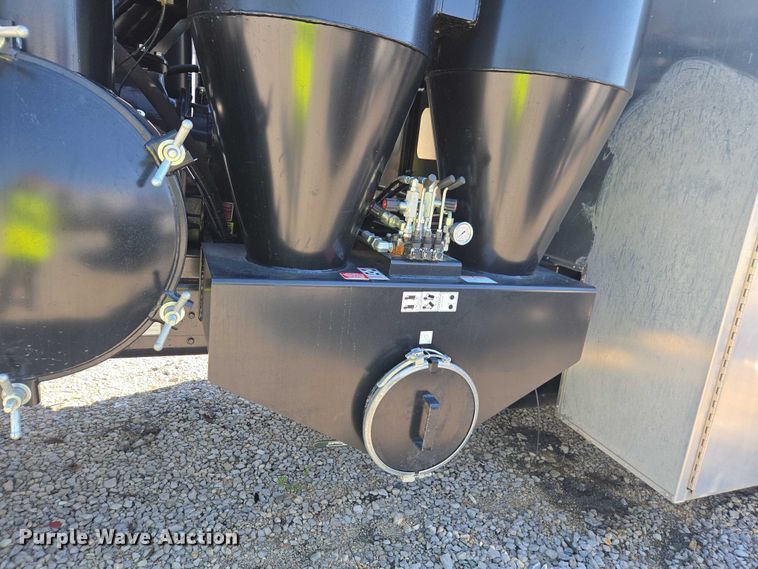 image for item YA1021 2025 Freightliner 114SD hydrovac truck