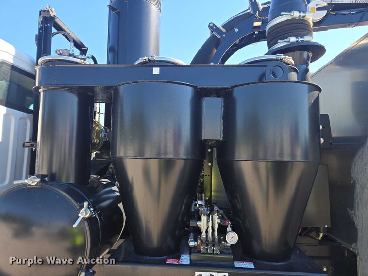 image for item YA1021 2025 Freightliner 114SD hydrovac truck