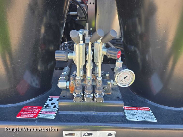 image for item YA1021 2025 Freightliner 114SD hydrovac truck