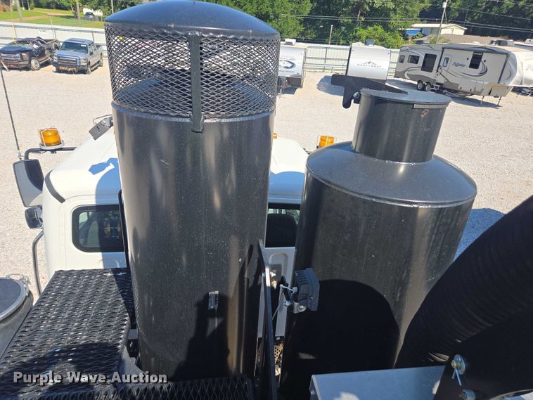 image for item YA1021 2025 Freightliner 114SD hydrovac truck