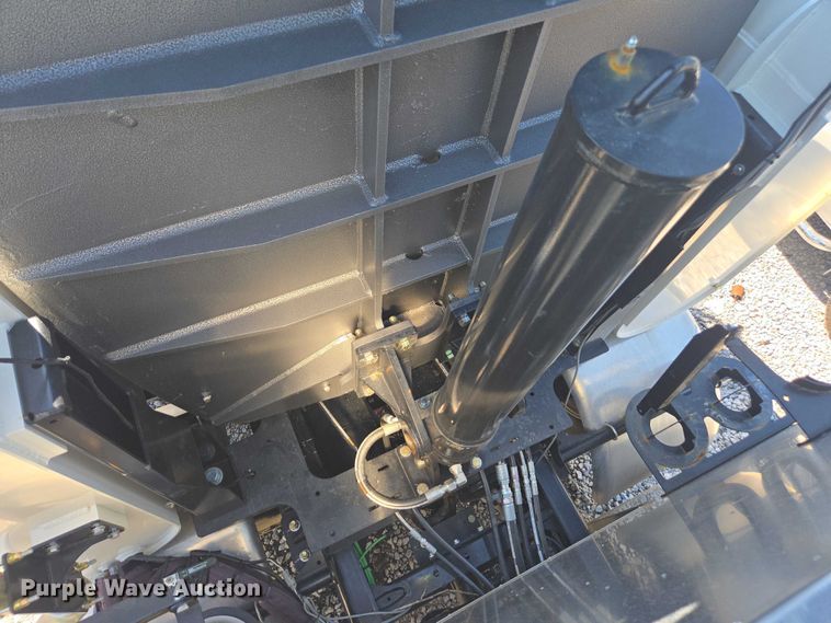 image for item YA1021 2025 Freightliner 114SD hydrovac truck