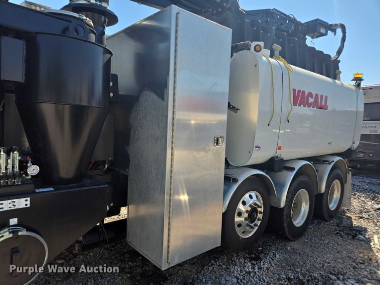 image for item YA1021 2025 Freightliner 114SD hydrovac truck